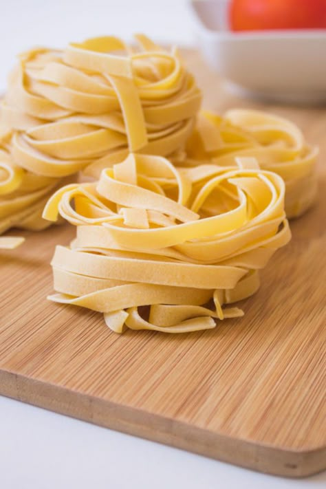 Egg Free Noodles - An Easy Homemade Recipe Eggless Noodles, Pasta Business, Gluten Free Pasta Dough, Gluten Free Ravioli, Homemade Gluten Free Pasta, Noodles Homemade, Make Flour, How To Make Flour, Gf Pasta