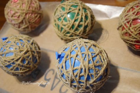 DIY Twine Balls Diy Twine Orbs, Diy Bowl Fillers, Twine Crafts Diy, Jute Twine Crafts, Decor Balls, Twine Balls, Twine Diy, Twine Crafts, Rope Projects