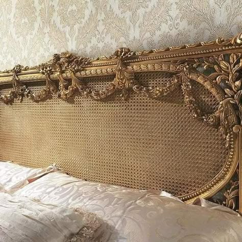 Royal Furniture Bedrooms, Bedroom Classic Luxury, French Design Style, Gilded Furniture, Royal Bed, Louis Xvi Furniture, Cane Bed, Room Drawing, Classical Interior