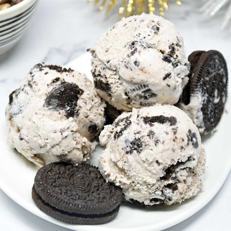 Ice Cream Pictures, Cookies And Cream Ice Cream, Cuisinart Ice Cream Maker, Cuisinart Ice Cream, Oreo Ice Cream, Ice Cream Maker Recipes, Ice Cream Mixture, Cream Ice Cream, Yummy Ice Cream