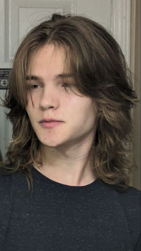 Long Layered Male Hair, Wolfcut For Men Long Hair, Styled Long Hair Men, 90s Hairstyles Guys, Wolfcut Reference Photo, Wolfcut Hair Long Guy, Wolfcut Hair Long Straight Men, Bangs For Men Long Hair, Straight Long Mens Hair