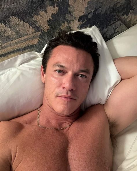 Luke Evans Actor, Imaginary Boyfriend, Stylish Celebrities, Luke Evans, My Mouth, Mens Health, Belfast, Celebrities Male, Actors