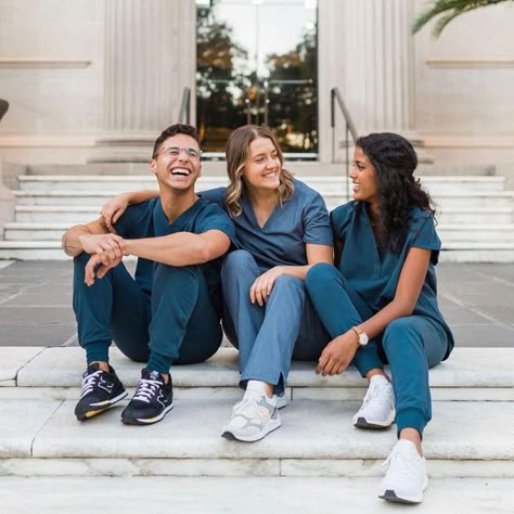 Medical Photoshoot, Business Photoshoot Ideas, Nursing Pictures, Nursing Graduation Pictures, Nurse Photos, Fall Photo Shoot Outfits, Dental Photography, Doctor Outfit, Neonatal Nurse