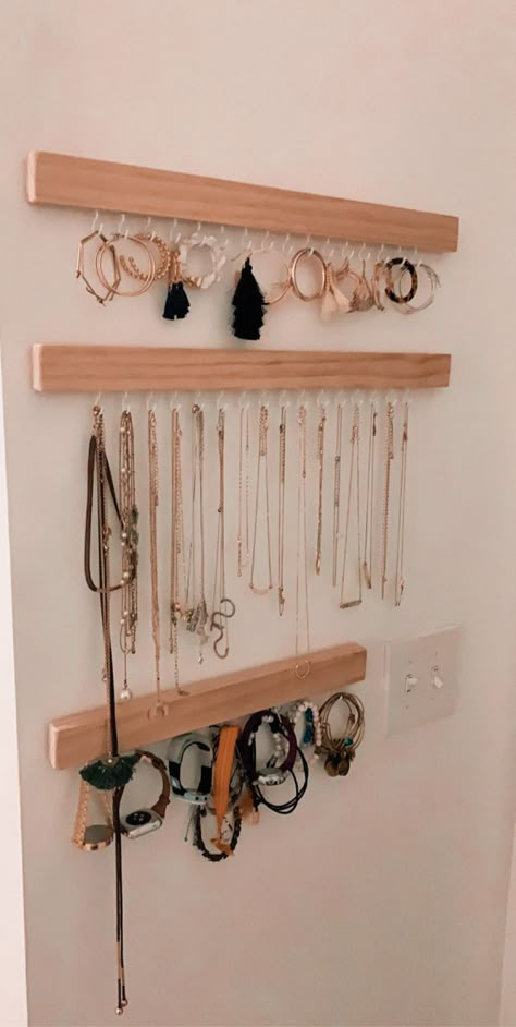 Hook Ideas Creative, Jewelry Hooks On Wall, Command Strip Ideas Wall Decor, Hang Drawers On Wall, Diy Wall Organizer Bedroom, Command Strip Ideas, Easy Diy Jewelry Organizer Wall, Command Strip Shelves, Command Hooks Ideas