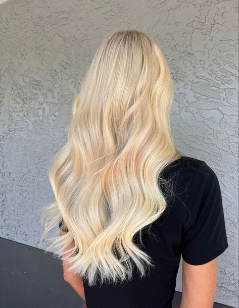 Butter Blonde Hair, Gold Blonde Hair, Yellow Blonde Hair, Warm Blonde Hair, Blonde Hair Goals, Perfect Blonde Hair, Beige Blond, Blonde Hair Inspo, Bright Blonde Hair