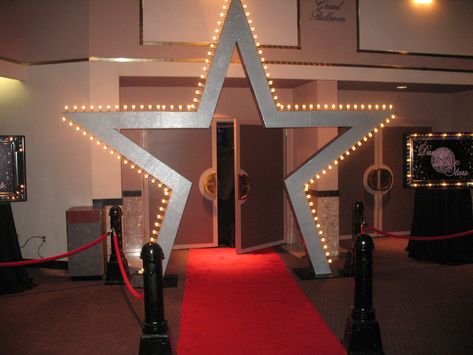 Hollywood Entrance, Hollywood Invitations, Hollywood Theme Party Decorations, Old Hollywood Prom, Red Carpet Entrance, Night To Shine, Hollywood Birthday, Event Entrance, Gala Themes