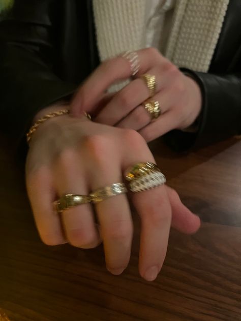 Gold Jewlry, Body Jewelry Men, Hands With Rings, Guy Fits, Grunge Jewelry, Why Do Men, Mens Gold Rings, Gold Aesthetic, Golden Jewelry