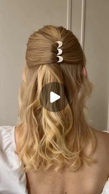 𝘍𝘪𝘰𝘯𝘢 𝘍𝘳𝘢𝘯𝘤𝘩𝘪𝘮𝘰𝘯 𝘖𝘧𝘧𝘪𝘤𝘪𝘢𝘭 | Est. 2010 on Instagram: "5x Bridemaids Hairdo Idea’s with the Nº1 Hairpin newest addition: Cream White 🤍  Shop yours via our official website www.fionafranchimon.com   Credit: @nino.davis   #fionafranchimon #no1hairpin #bridemaid #bridemaids #bridemaidhairstyle #weddinghairstyle #wedding #hairstyleoftheday #hairstyleideas #hairstyleinspiration #eleganthairstyle #updohairstyles #easyupdo #easyhairstyle #easyhairstyles #hairstyletutorial #hairupdos #hairtutorialvideo #hairtutorials #hairinspirations #hairstyleideas #fashionandstyle #hairtutorialvideo #howtodohair #hairupstyle #hairvideotutorial #hairinspirations    🗝 Elegant hairstyles for bridemaids or for your wedding, Easy updo, updo tutorial, french twist, elegant hair, easy hairstyle, Wedding Easy Updo, Fiona Franchimon Hairpin Tutorial, Fiona Franchimon Hairpin, Hairpin Styles, French Pin Hairstyles, Hairpin Hairstyle, Hairstyle Volleyball, Chic Updo, Updo Easy