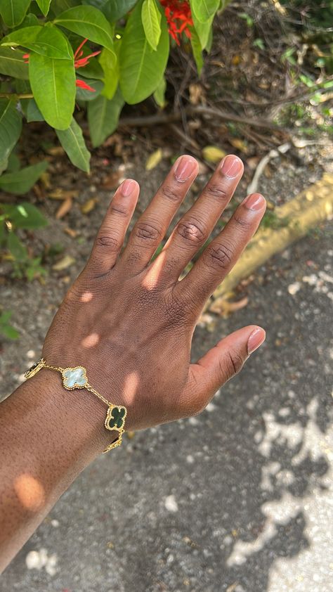 Black Man Manicure, Man Jewelry Aesthetic, Streetwear Jewelry Men, Van Cleef Bracelet Men, Van Cleef Men, Men’s Manicure, Manicure For Men, Masculine Hands, Fashion Men Aesthetic