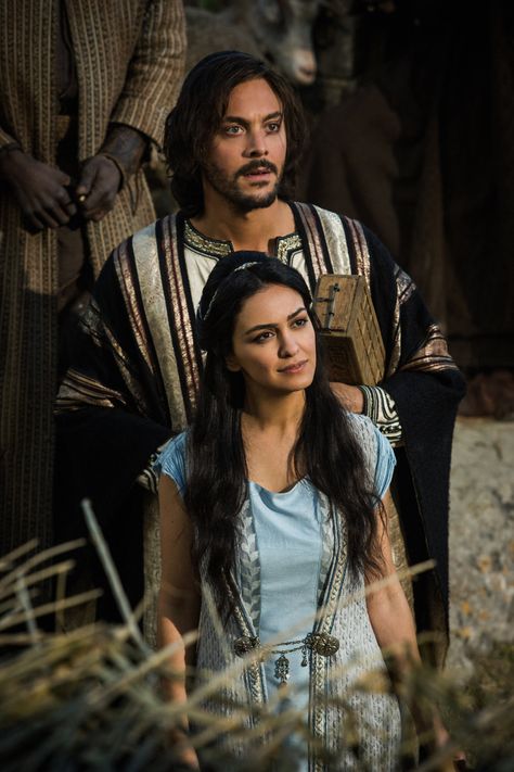 Ben Hur 2016 - Esther and Ben Hur Ben Hur 2016, Old Paintings Aesthetic, Ben Hur Movie, Brahms The Boy, Ben Hur 1959, Nazanin Boniadi, Jack Huston, Mark Burnett, Jesus Movie