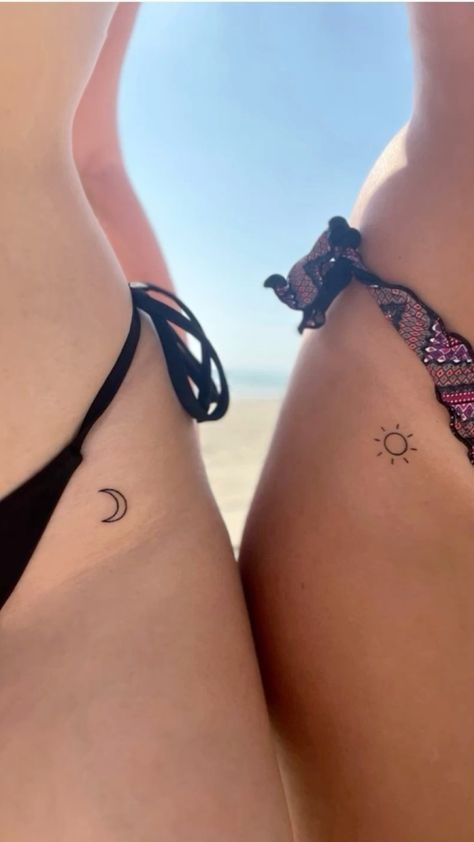 Matching Ankle Tattoos Couples, Best Friend Small Matching Tattoos, Tattoo Ideas Small Best Friend, Cute Tatoos Ideas, Best Friends Tattoos Boy And Girl, Mini Tattoos Matching Friends, Heart Tattoo For Best Friends, Best Friend Tattoos Half And Half, Hip Matching Tattoos