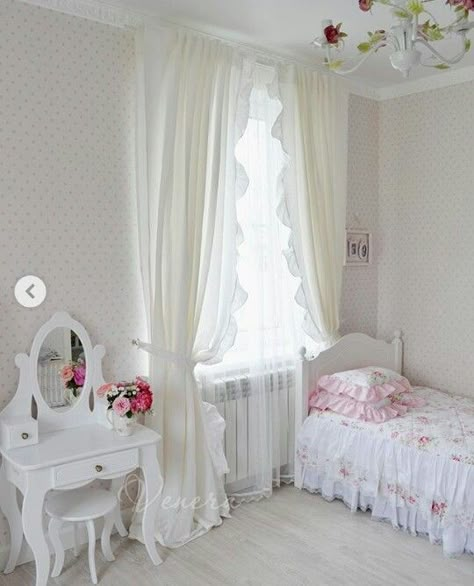 Cozy Bed Ideas, Princess Curtains, White Curtains Living Room, Mint Green Bedroom, Luxury Baby Room, Princess Vintage, Simple Home Decoration, Luxury Living Room Decor, Diy Room Decor For Teens