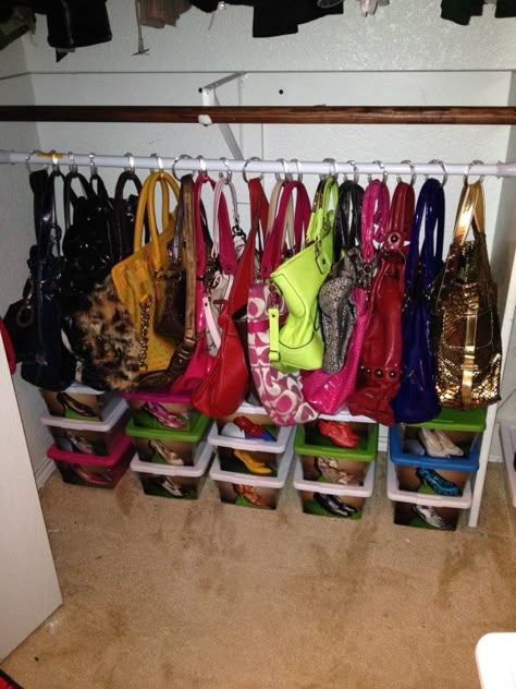 Purse Organization. Shower curtain rod & hooks. LOVE this! Small Clothes Closet Organization, Small Clothes Closet, Walk In Coat Closet, Organizing Purses In Closet, Organiser Son Dressing, Coat Closet Organization, Curtain Rod Hooks, Purse Storage, Clothes Closet Organization