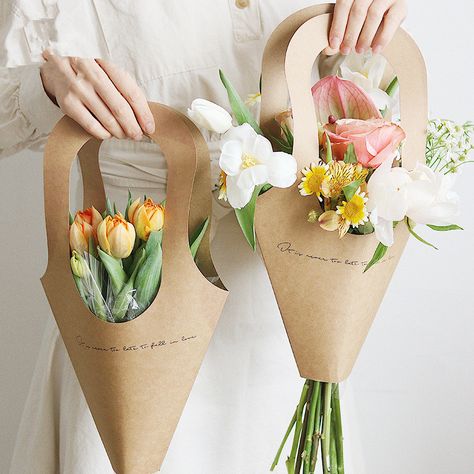 Paper Bag Flowers, Shop Packaging, Bouquet Bag, Customized Packaging, Flower Truck, Paper Bouquet, Flower Bar, Beg Tangan, Floral Tape