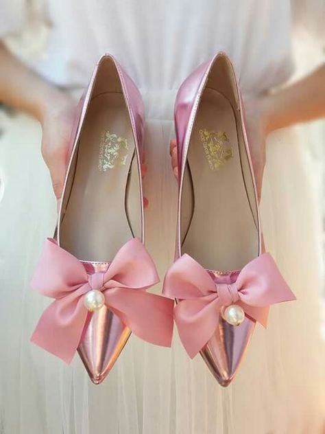 Flat Fancy Shoes, Shoes With Bows, Best Bridal Shoes, Wedding Shoes Flats, Fancy Shoes, Bow Flats, Bow Shoes, Girly Shoes, Fabulous Shoes