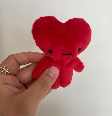 Little Lumps on Instagram: “Tiny Heart Headed lover boys! Two minis available!” Heart Stuffed Animal, Unique Stuffed Animals, Tiny Plushies, Tiny Aesthetic, Mini Stuffed Animals, Mini Plushies, Mini Plushie, Gift Ideas For Boys, Heart Aesthetic