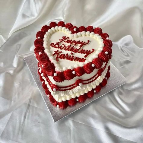 Red Velvet Cake Heart Shape, Cherry Themed Cake, Red And White Cake Design, Red Cake Ideas, Valentine’s Day Cake, Red Vintage Cake, Heart Cake Ideas, Red And Black Cake, Red Heart Cake