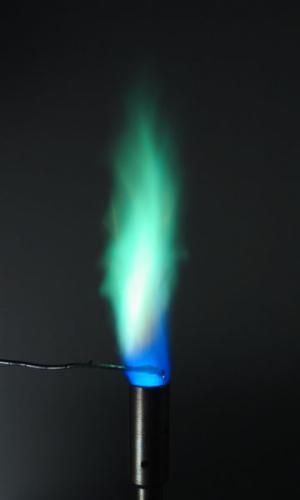 Fun Science Projects With Metals: Flame Test Chemistry Projects, Floating Material, Flame Test, Periodic Table Of The Elements, Chemistry Lessons, Green Fire, Science Project, Color Spectrum, Metal Projects