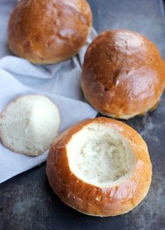 Homemade Bread Bowls - 1/30/16 review..this easy to make and I've never tried before?! came out perfect..and easy..5 out of 5...now to make some soup....oh, used instant yeast, followed rise times and made 4 rather than 5 Homemade Bread Bowls, Baker Bettie, Vegan Breads, Bread Bowl, Broccoli Soup, Bread Bowls, Baked Goodies, Bread And Pastries, Bread Machine