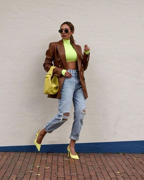 Connie Ojeda on Instagram: “Hay un adjetivo que describe cómo me siento cuando le inyecto neón a mi outfit: ELÉCTRICA… en 2022 | Moda de ropa, Tendencias ropa, Ropa de moda Ropa Color Neon, Color Combos Outfit, Look Jean, Looks Pinterest, Neon Outfits, Funky Outfits, Looks Street Style, Looks Black, Street Style Chic