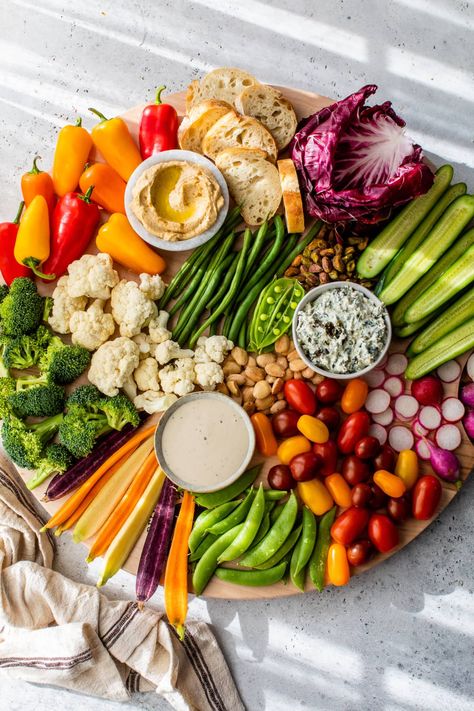 Move over meat and cheese because veggie boards are healthy, impressive and easy-to-make for your next party! Charcuterie Board With Dips, Vegetable Charcuterie Board, Vegetable Charcuterie, Veggie Charcuterie, Veggie Platter, Homemade Dips, Vegetable Platter, Vegetable Tray, Veggie Snacks