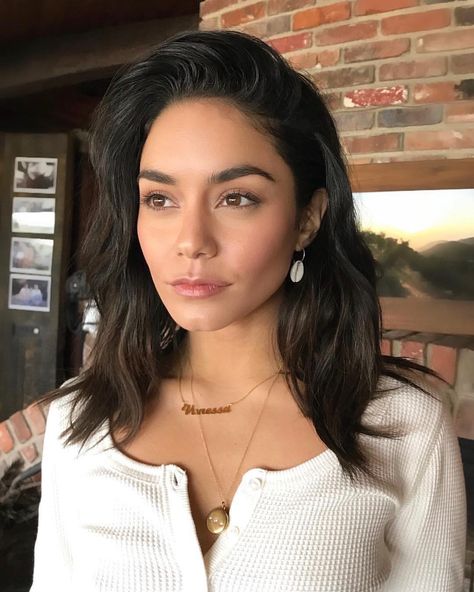 Vanessa Hudgens No Makeup, Vanessa Hudgens Makeup Natural, Vanessa Hudgens Face, Simple No Makeup Look Natural, No Makeup Makeup Wedding, Vanessa Hudgens Hair Color, Vanessa Hudgens Haircut, Vanessa Hudgens Hairstyles, Vanessa Hudgens Makeup