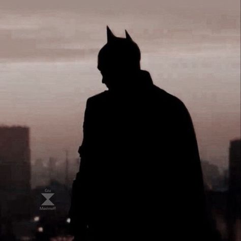 The Batman Pfps, Batman On A Building, The Batman 2022 Icon, Batman Pfp Aesthetic Dark, Batman 2022 Pfp, Batman Aesthetic Pfp, Batman Pfp Aesthetic, The Batman Pfp, Batman Widgets