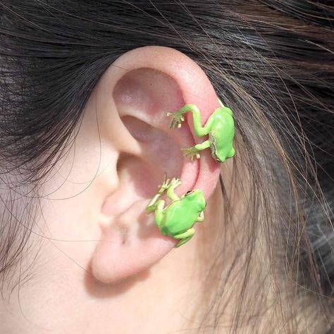 Pierced Ear, Bone Earrings, Green Animals, Crawlers Earrings, Gothic Accessories, Green Frog, Ear Cuff Earings, Animal Earrings, Funky Jewelry