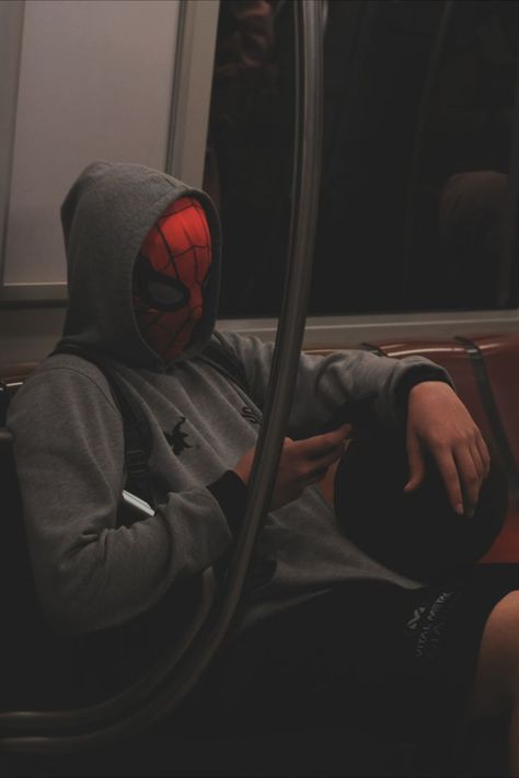 Aesthetic Mobile, Spiderman Outfit, Spiderman Theme, Spiderman Pictures, Marvel Spiderman Art, Man Icon, Man Wallpaper, Wallpaper Animes, October 2022