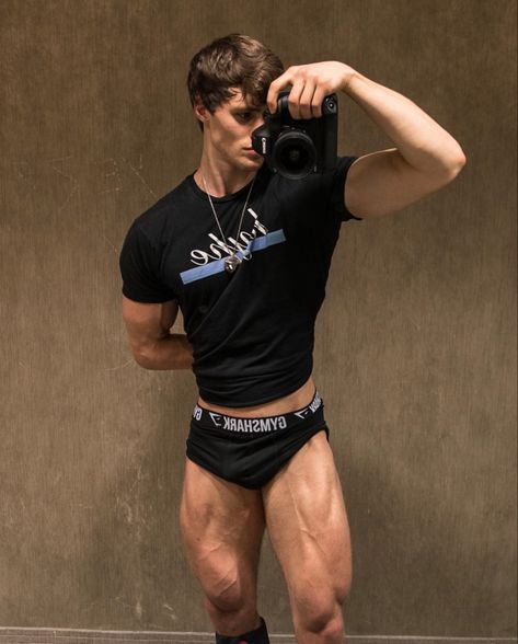 Thrist Traps, Boys Locker Room, Its Boy, Aesthetic Bodybuilder, David Laid, Male Model Face, Fitness Physique, Gym Goals, Aesthetic Fitness