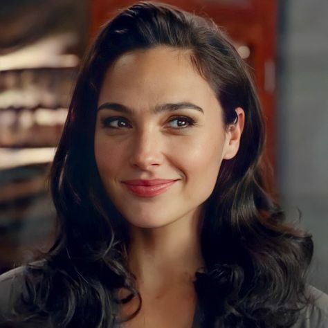 Gal Gabot, Wonder Woman 1984, Gal Gardot, Wonder Woman Movie, Gal Gadot Wonder Woman, Girl Inspiration, Iconic Women, Gal Gadot, Dark Hair