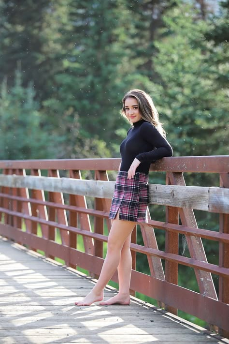 Bridge Photography Poses Women, Senior Picture Ideas On A Bridge, Bridge Picture Poses, Park Photography Poses, Senior Picture Poses Bridge, Poses On Bridge Photo Ideas, Senior Picture On Bridge, Bridge Graduation Pictures, Senior Pics On Bridge