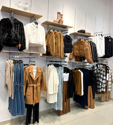 Visual Merchandising Display Fashion, Clothing Store Interior Design, Visual Merchandising Fashion, Clothing Store Displays, Soccer Store, Clothing Store Interior, Store Interior Design, Clothing Store Design, Visual Merchandising Displays