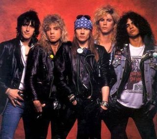 Daily Boom: Currently Booming: GUNS N' ROSES Live at Troubador... 80s Rock Outfit, Rock Band Outfits, 80s Rock Fashion, 80s Rocker, Rock Style Men, 80s Rock Bands, Outfit Rock, Rock Star Outfit, Rock And Roll Fashion