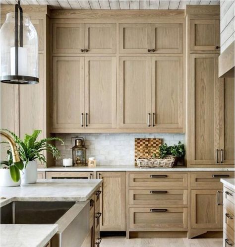 Kitchen Backsplash Ideas With Oak Cabinets, Taupe Kitchen, White Oak Kitchen, New House - Kitchen, Wood Kitchen Cabinets, Oak Kitchen, Kitchen Cabinet Colors, Kitchen Inspiration Design, Kitchen Redo