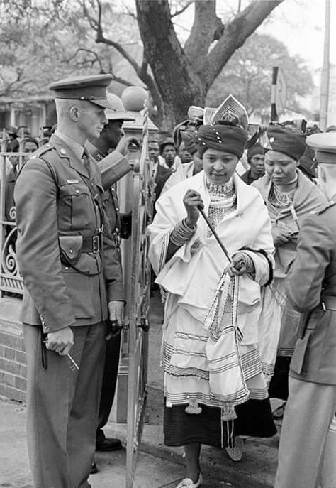 History. Heritage. Xhosa. Winnie Madikizela Mandela. Proudly. Winnie Madikizela Mandela, Umbhaco Xhosa, Xhosa Culture, Winnie Mandela, Court Outfit, Xhosa Attire, South African Traditional Dresses, African Life, African Traditional Wear