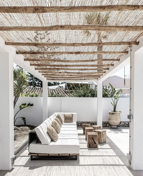 Scandinavian Style Home, Ibiza Style, Ibiza Fashion, Backyard Living, Rustic Outdoor, Shop Interiors, Outdoor Design, Outdoor Lounge, Outdoor Entertaining