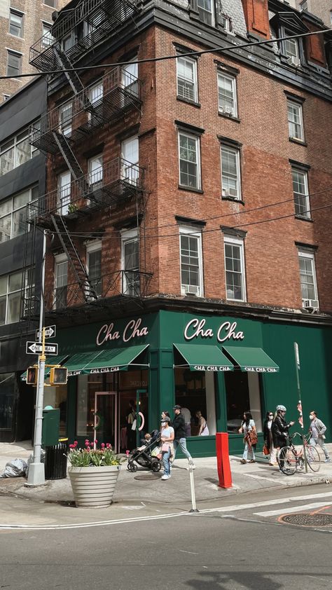 #newyorkcity #nyc #nycstyle #newyork #cafe #street New York Cafe Exterior, New York Cafes, Fidi Nyc, Nyc Cafe Aesthetic, Nyc Cafes, New York Cafe, Nyc Cafe, Cafe Nyc, Cafe New York