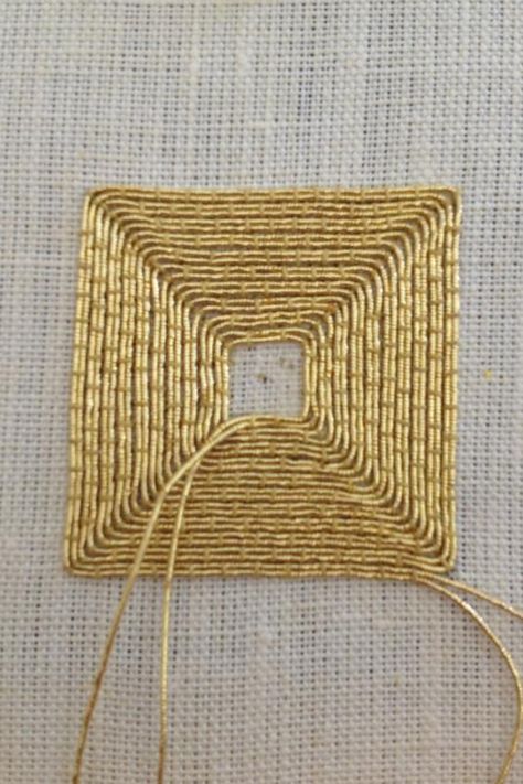 #weaving #wire #wireweaving this is actually needlework, but would be really cool in wire! Goldwork Square Goldwork Embroidery, Gold Work Embroidery, Tambour Embroidery, Needlepoint Stitches, Hand Work Embroidery, Crazy Quilting, Ribbon Work, Gold Work, Gold Embroidery