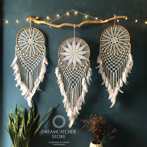 Big Dreamcatcher, Dream Catcher Bedroom, Dreams Catcher, Giant Dream Catcher, Dreamcatcher Crochet, Macrame School, White Dreamcatcher, Atrapasueños Diy, Dream Catcher Patterns