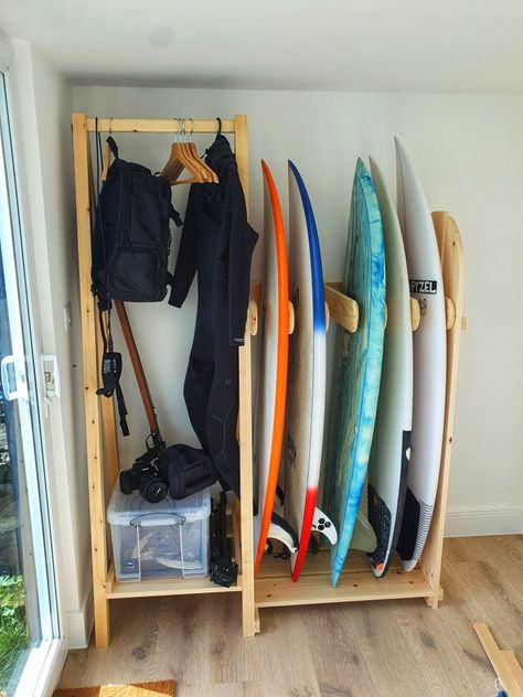 Small Space Surfboard Storage, Surfboards In Bedroom, Surf Gear Storage, Indoor Surfboard Rack, Surf Rack Ideas, Outdoor Surfboard Rack, Surfboard Storage Apartment, Surf Storage Ideas, Paddle Board Storage Diy