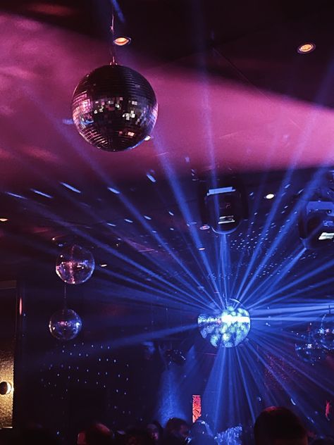 Disco Dancing Aesthetic, Disco Night Aesthetic, Disco Club Nightclub, 2010s Club Aesthetic, 60s Nightclub, Dancing Club Aesthetic, Nyc Club Aesthetic, 90s Disco Aesthetic, 2000s Nightclub