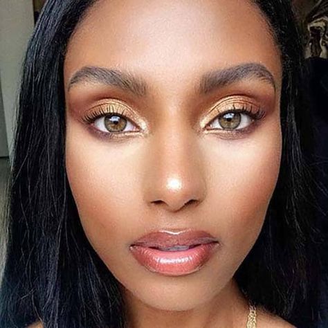 40 Best Makeup Looks To Try in 2021 - The Trend Spotter Bronze Gold Makeup, Daytime Eye Makeup, Light Eye Makeup, Eye Makeup Cut Crease, Daytime Makeup, Make Up Gold, Gold Makeup Looks, Mekap Mata, Gold Eye Makeup