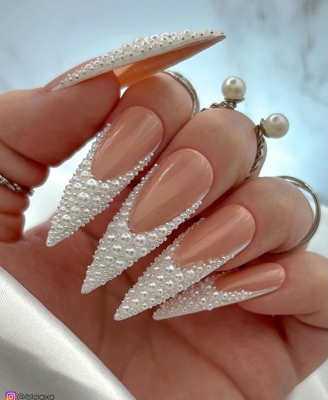 Stiletto Shaped Nails, Pearl Nail Art, Bride Stuff, Long Stiletto, Awesome Nails, Fancy Nails Designs, Vibrant Nails, Wedding Nails Design, Pearl Nails