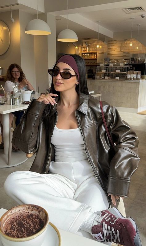 Lazy Leather Jacket Outfit, Fall Outfit With Headband, Headband Fall Outfit, Fall Fashion 2024 Aesthetic, Fashion Autumn/winter 2024/2025, Street Style Aesthetic Fall, Nyc Cap Outfit, Brown Holiday Outfit, New York Style Aesthetic