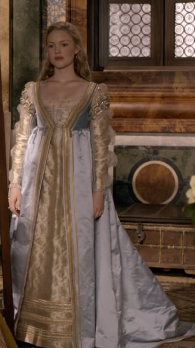 The Borgias Lucrezia, Borgias Lucrezia, Holliday Granger, Borgias Costumes, Lucrezia Borgia, The Borgias, Medieval Dress, Medieval Fashion, Vestidos Vintage