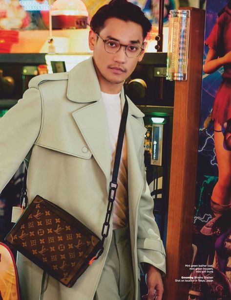 Men With Handbags, Men With Purses, Lv Men Bag, Man Purse Outfit, Louis Vuitton Bag Men, Afgansyah Reza, Goyard Luggage, Lv Trunk, Louis Vuitton Handbags 2017