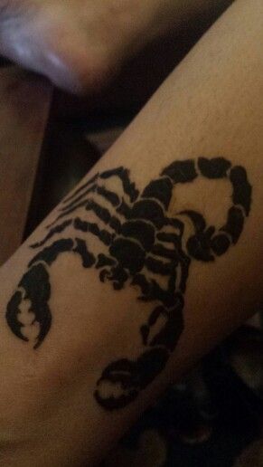 Scorpion henna Scorpio Henna Tattoo, Henna Scorpion, Scorpion Henna, Henna Inspo, Scorpion Tattoo, Creepy Crawlies, Mehandi Designs, Tattoo Idea, Henna Tattoo