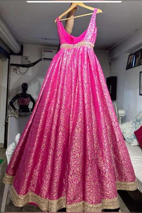 Banarasi Dresses Design, Outfits From Banarasi Saree, Lehangas For Sisters Wedding, Suits From Sarees Indian Fashion, Outfit From Banarasi Saree, Banarasi Gown Design, Banarasi Salwar Suit Designs, Banarasi Anarkali Suits, Banarsi Anarkali Suits