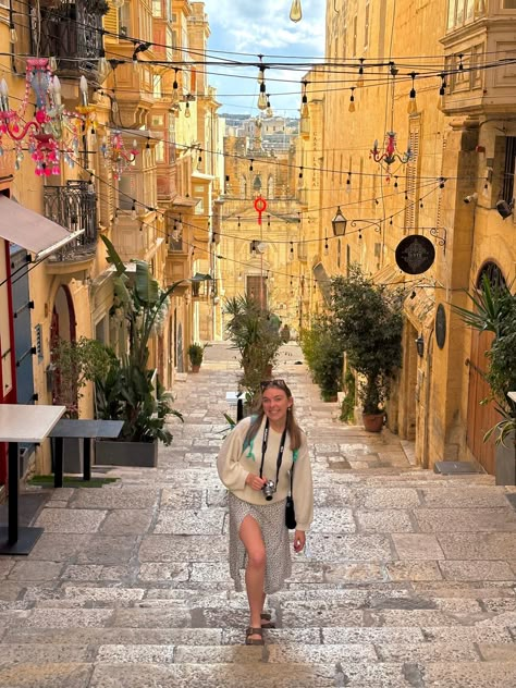 Malta Travel Photography, Malta Photography Ideas, Valletta Malta Aesthetic, Malta Picture Ideas, Malta Instagram Spots, Malta Photo Ideas, Malta Outfits, Malta Girls, Photos Ideas Aesthetic